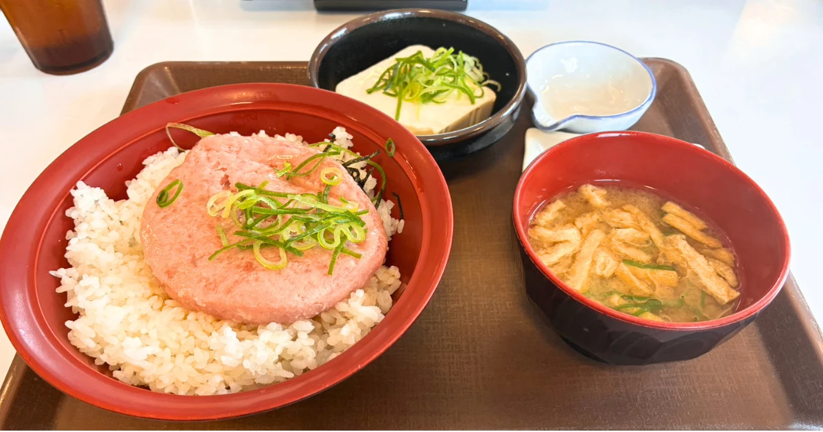 減量中の私が特にハマっていた「まぐろたたき丼（並盛）」＋味噌汁＋冷奴